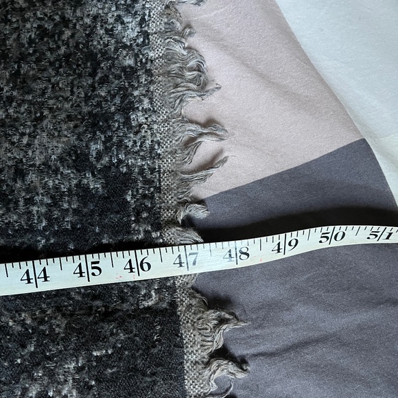 Wilfred / Aritzia wool blanket scarf, in Shades of Grey - Picture 5 of 6
